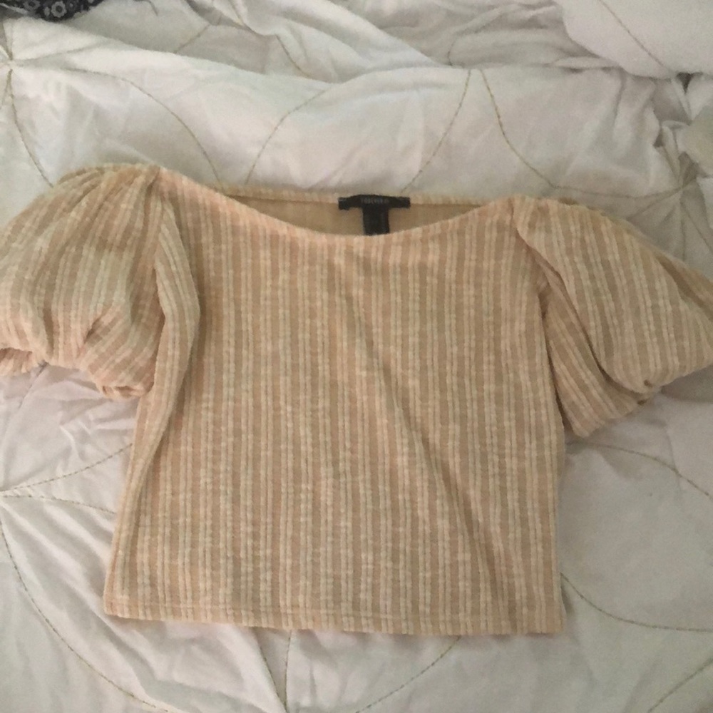 Cropped, puff sleeve top